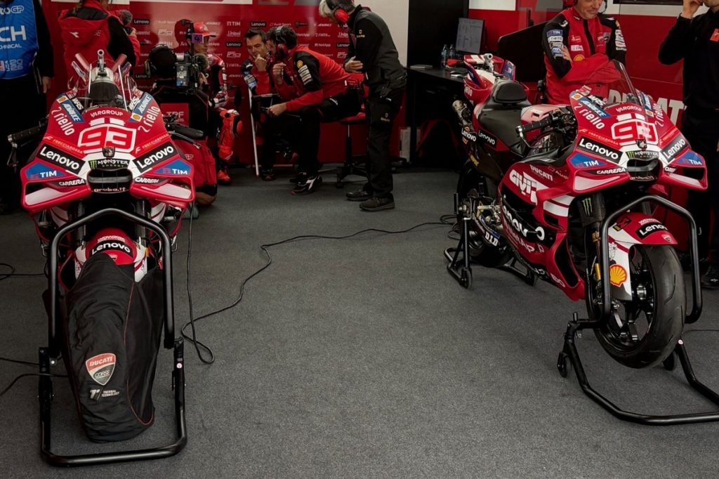 MotoGP планує зменшити кількість мотоциклів у гонщиків до одного з 2027 року