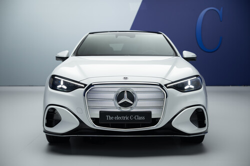 Нова електрична Mercedes C-Klasse вражає дизайном