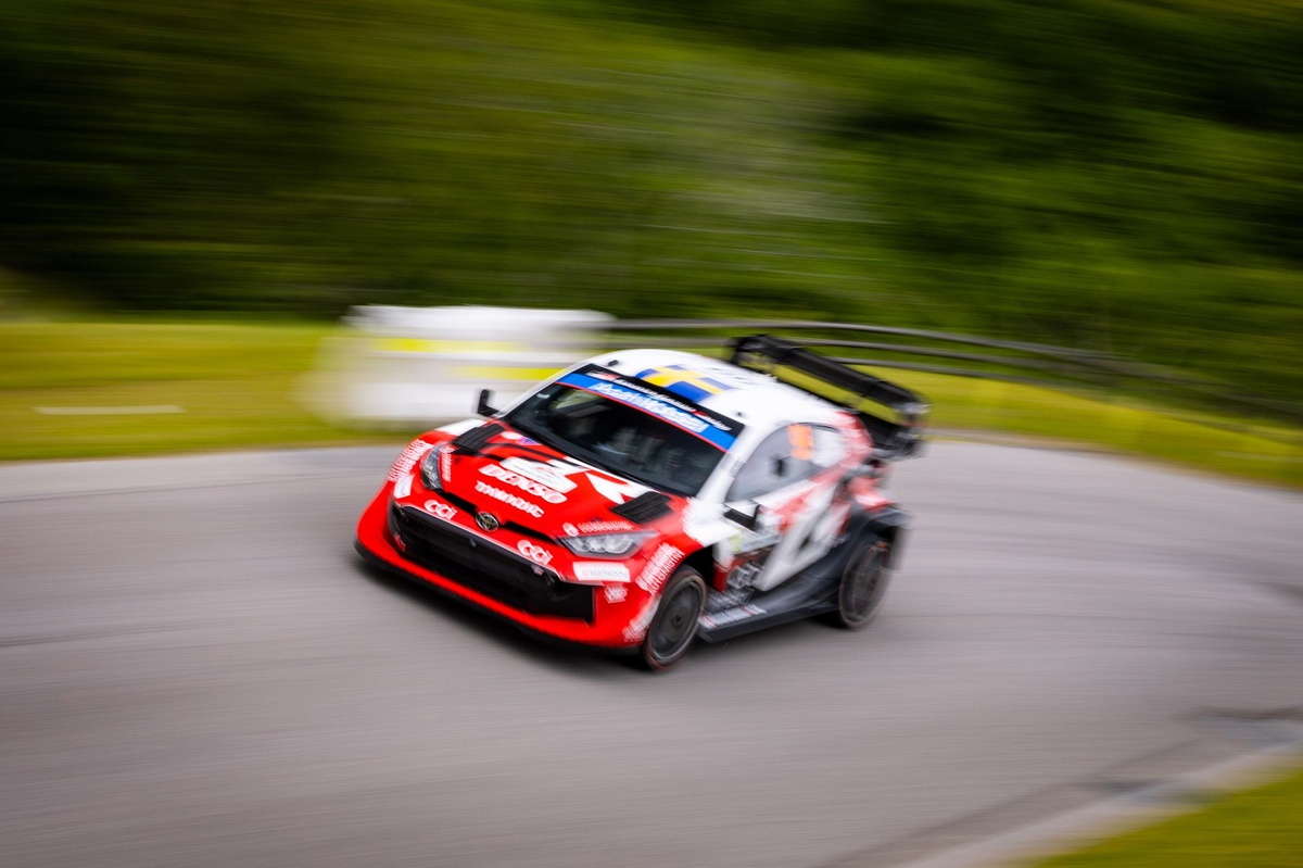 Олівер Солберг виїжджає з гонки на WRC Rally Japan, борючись за лідерство