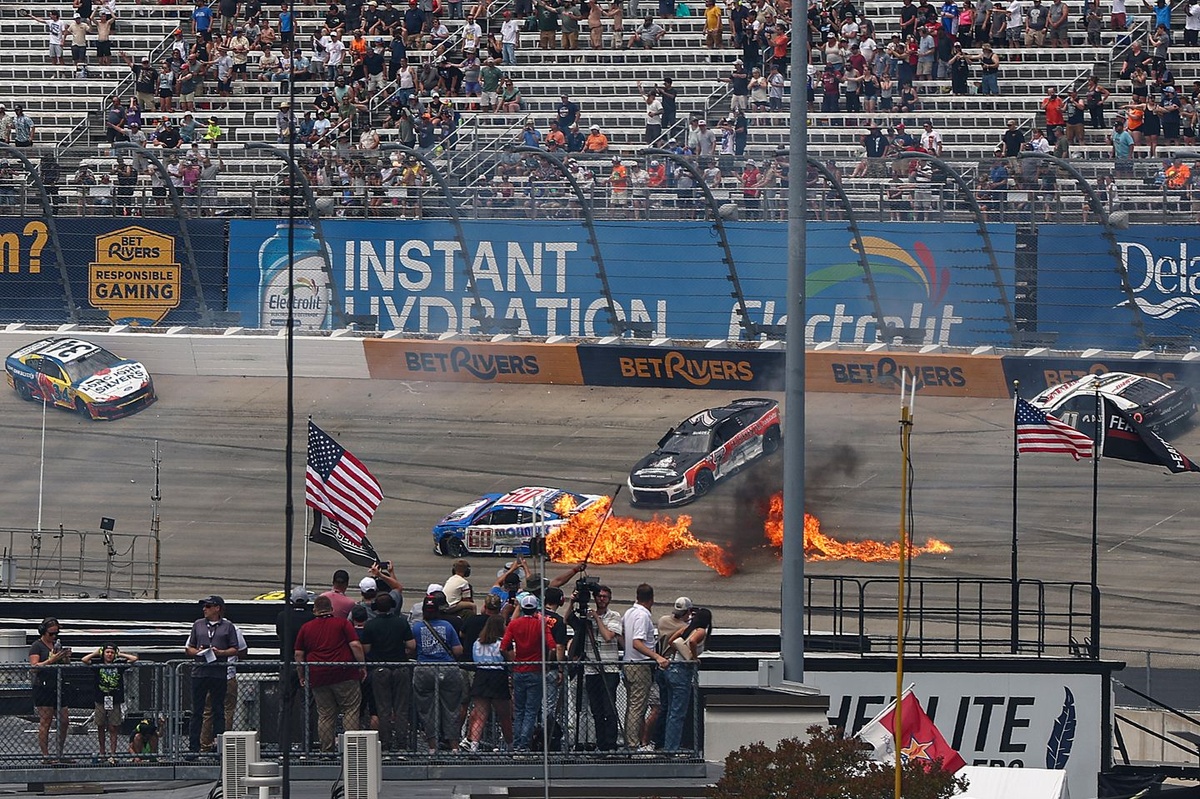 Переможці та програвші незвичайної NASCAR All-Star Race у Довері