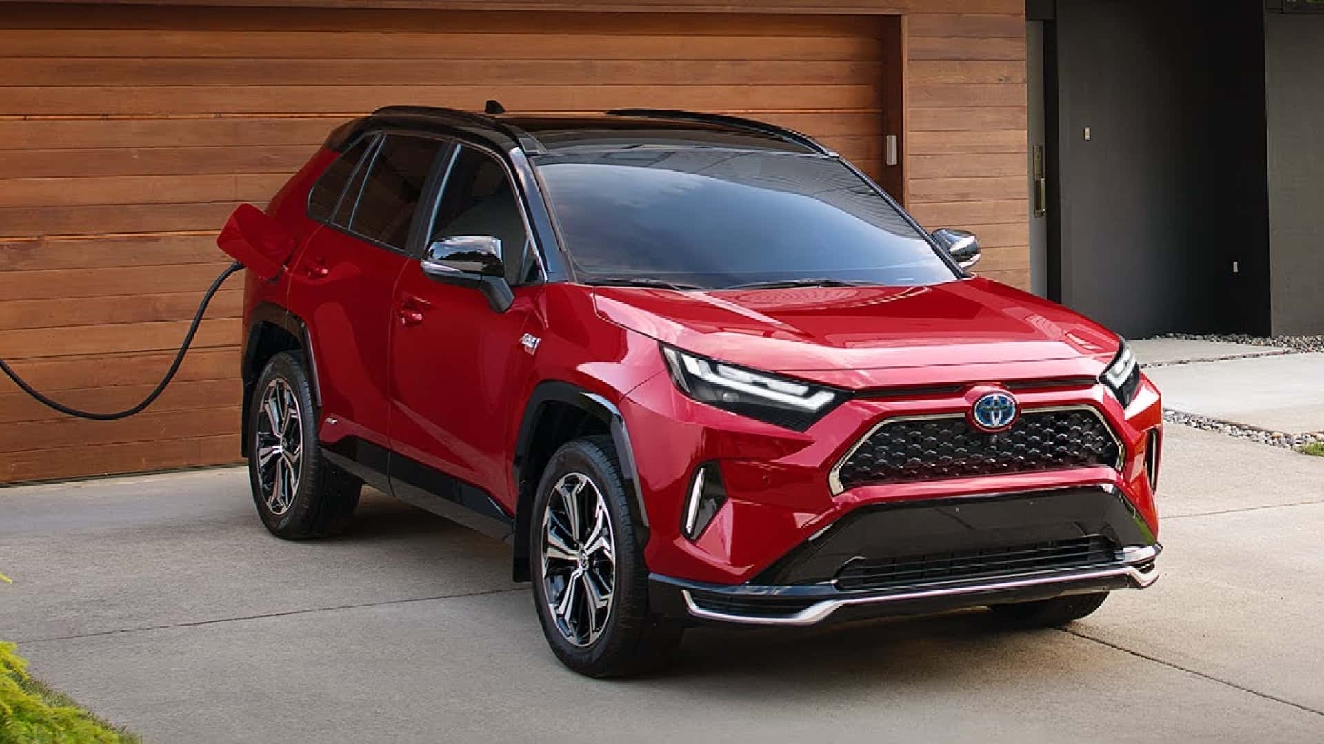 Toyota довела ефективність PHEV всупереч критиці