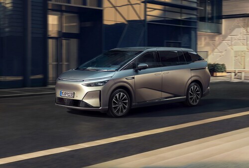 Xpeng X9 новий розкішний ван з потужністю
