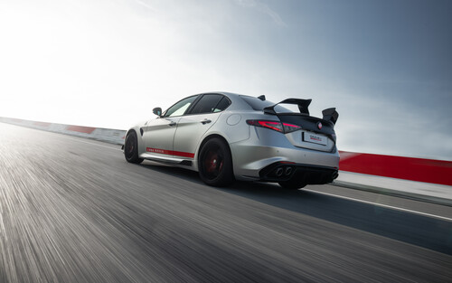 Alfa Romeo випускає Giulia Quadrifoglio Luna Rossa