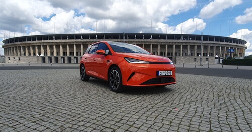 Огляд BYD Dolphin G DM-i: Малий автомобіль з підключенням до електромережі