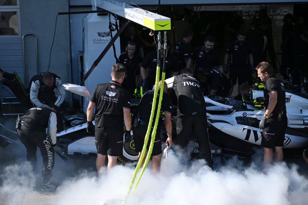 Cadillac презентував найбільше оновлення в F1, яке зіштовхнулося з хаосом у п'ятницю