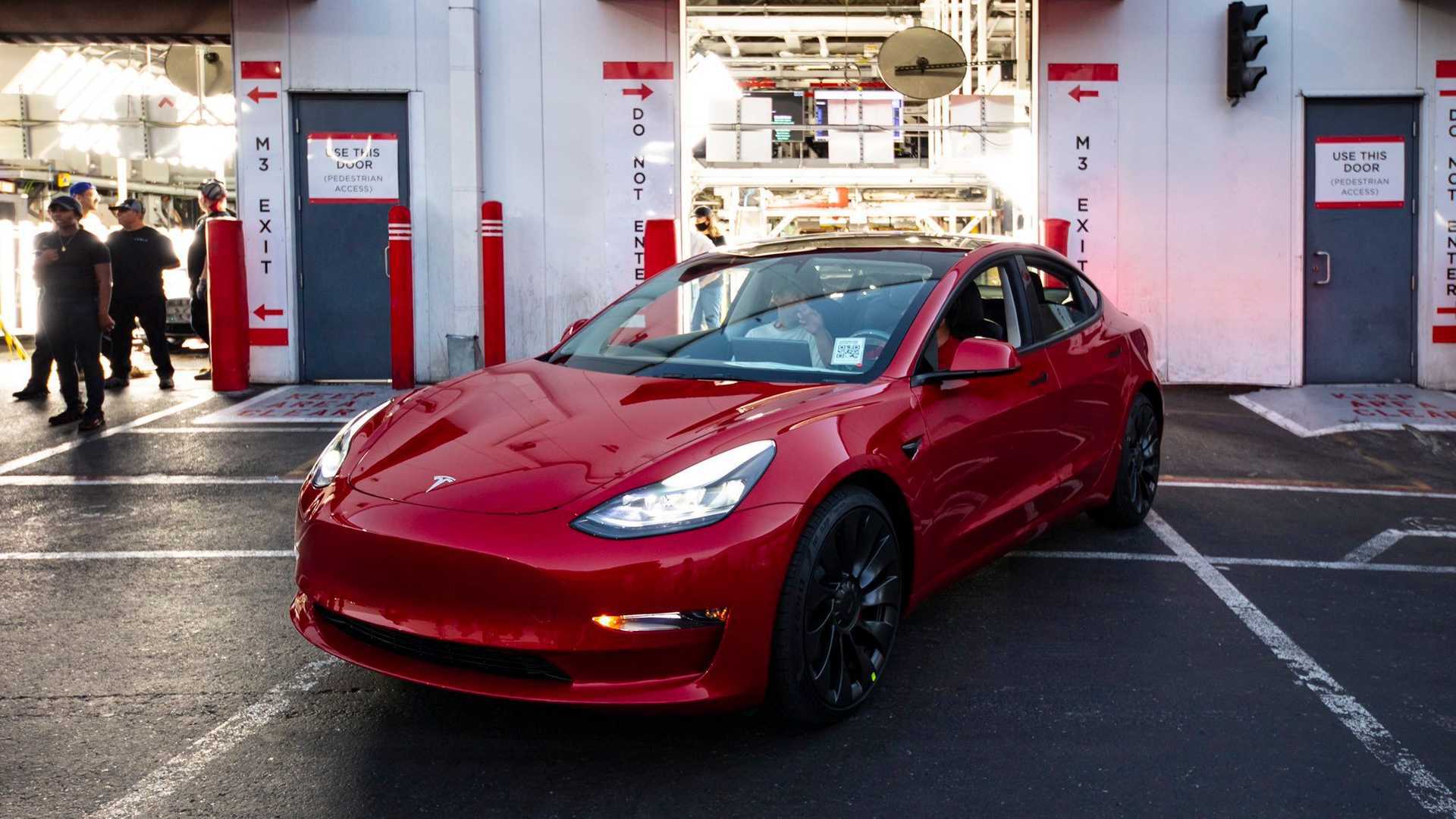 Акумулятор орендованої Tesla швидко зношувався, а потім процес сповільнився