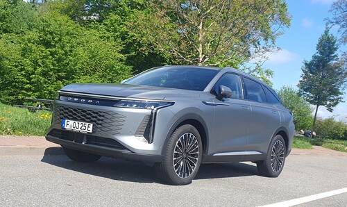 Jaecoo 7 PHEV vs Omoda 9 PHEV Battle