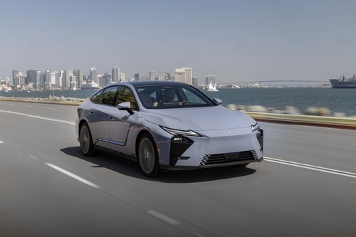 Lexus відкриває нову сторінку в історії моделі ES