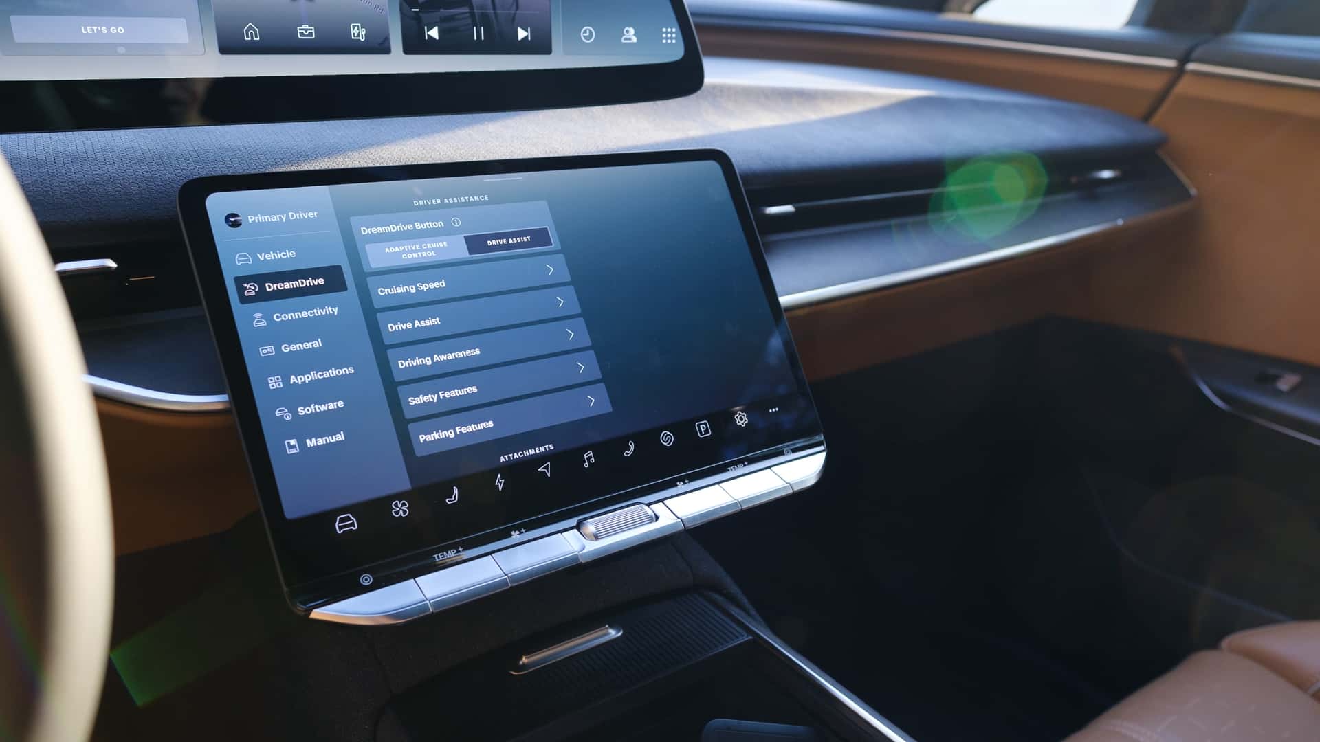 Оновлення Lucid Gravity з функцією безпілотного водіння та інтеграцією з Google Maps