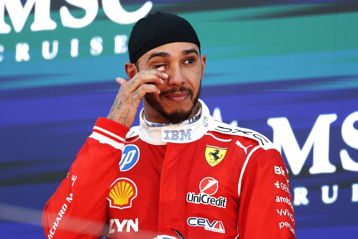 Льюіс Гемілтон подолав свої демони та переміг у Ferrari
