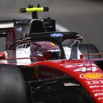 Льюіс Хемілтон шокує фанатів Ф1 яскравим рожевим шоломом Ferrari на Гран-прі Монако