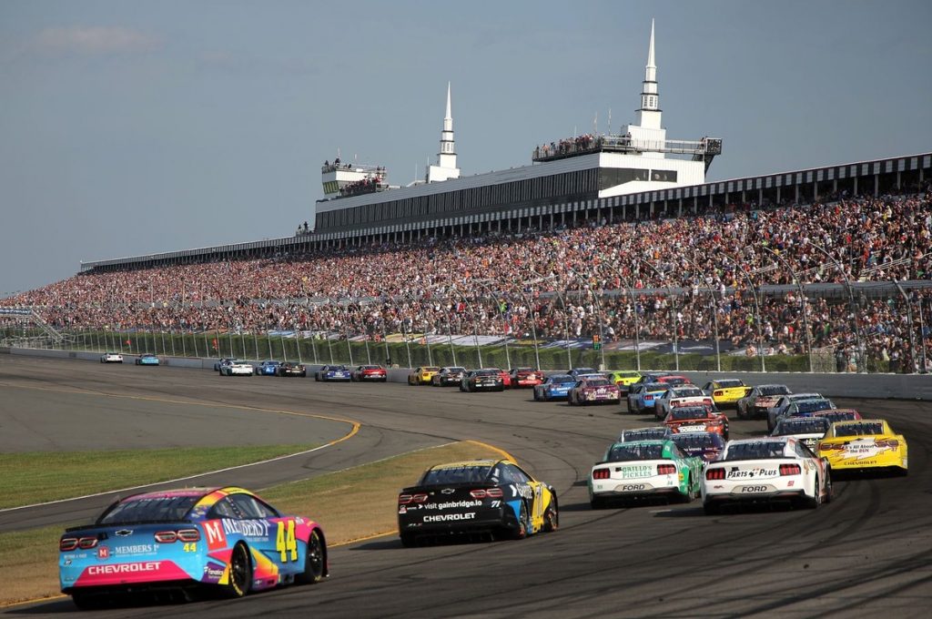 Наскільки важливо знати розклад перегонів NASCAR на трасі Поконо