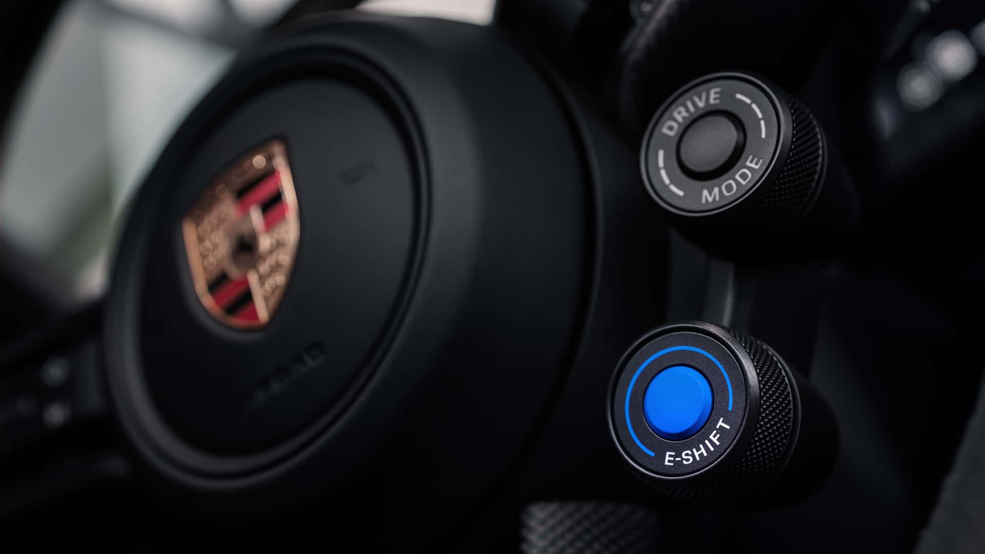 Porsche Taycan набуває вісім передач, які насправді не існують
