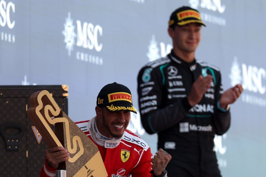 Russell впевнений, що Ferrari та Хемілтон становлять серйозну загрозу для титулу Ф1 у 2026 році