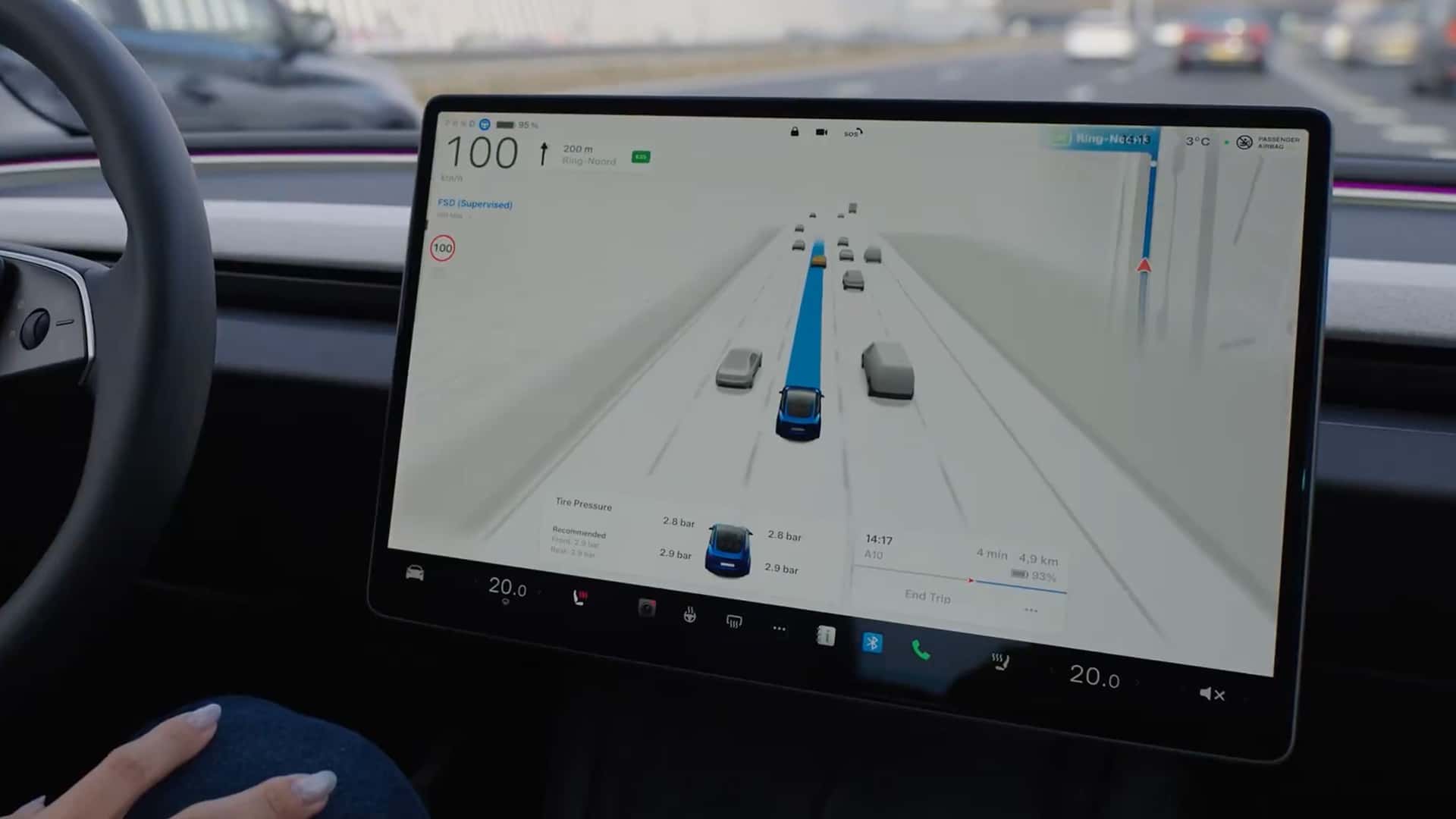 Tesla FSD Нарешті В Європі, Але Обмеження Швидкості Можуть Загальмувати Розширення