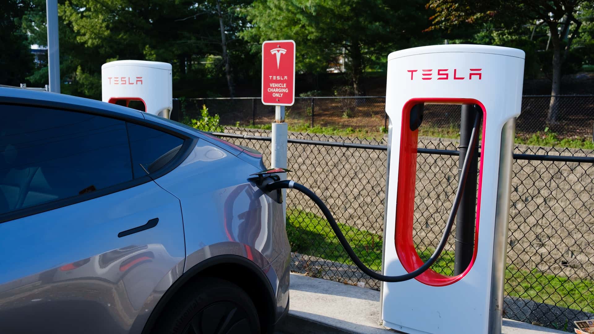 Тестування батареї Tesla Model Y після 16 000 миль використання швидкої зарядки