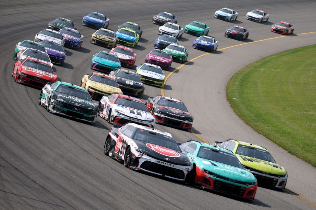 Як дивитися NASCAR в Мічігані: розклад на вихідні, час старту, телебачення