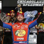 Чейс Бріско перемагає на гонці NASCAR Cup у Чикаголенді з результатом JGR 1-2-3