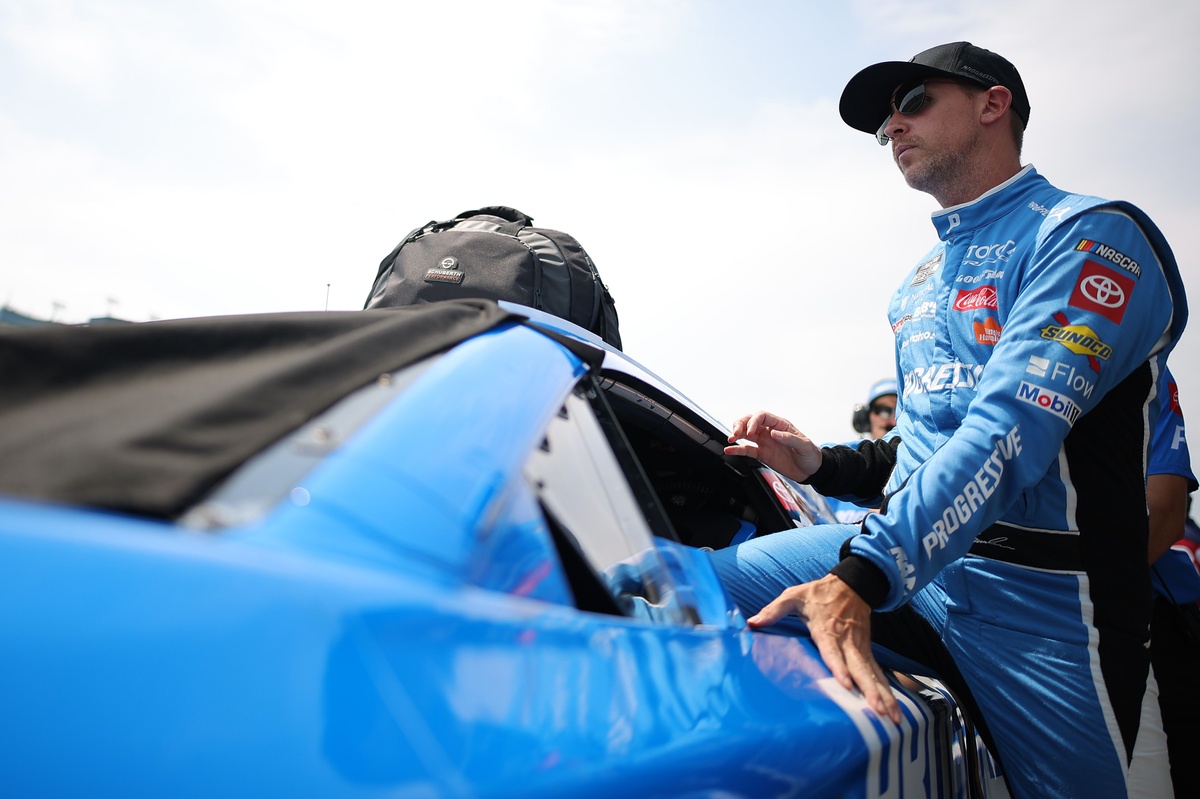 Денні Хемлін випередив Ларсона на поулі NASCAR Cup Chicagoland на 0.001 секунди