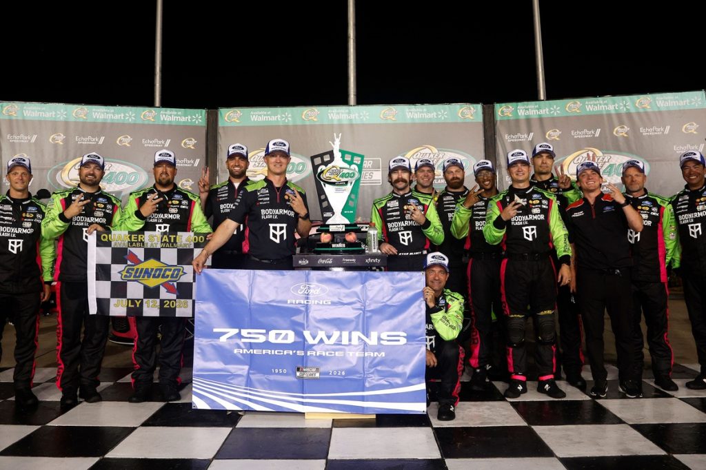 Історичний момент у гонці NASCAR Cup в Атланті