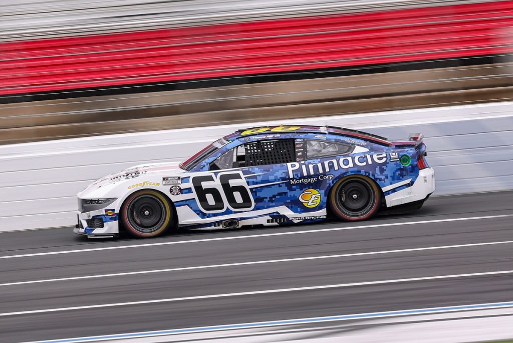 Josh Bilicki та команда No. 66 знялися з гонки NASCAR Cup на Chicagoland