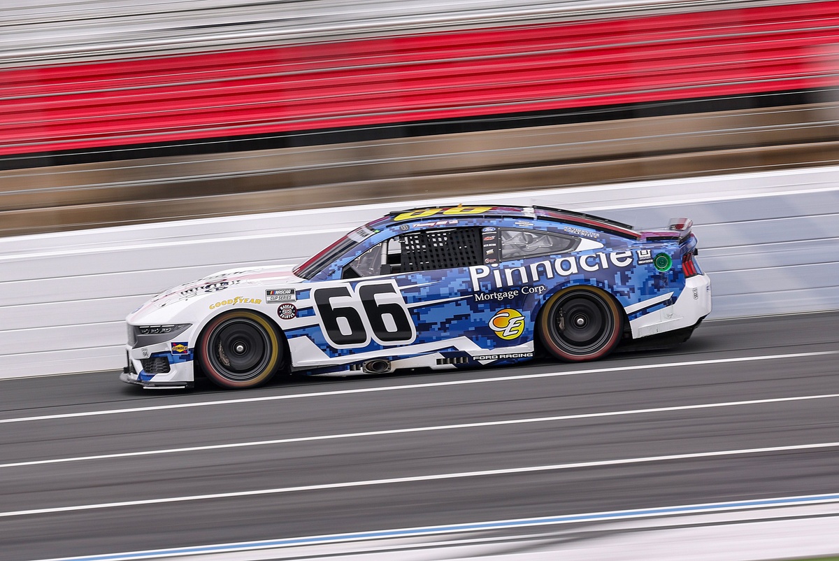 Josh Bilicki та команда No. 66 знялися з гонки NASCAR Cup у Шикаго-Ленді