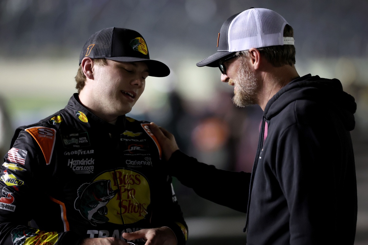 “Золоте повідомлення Дейла Ернхардта-молодшого для молодих зірок NASCAR JRM”