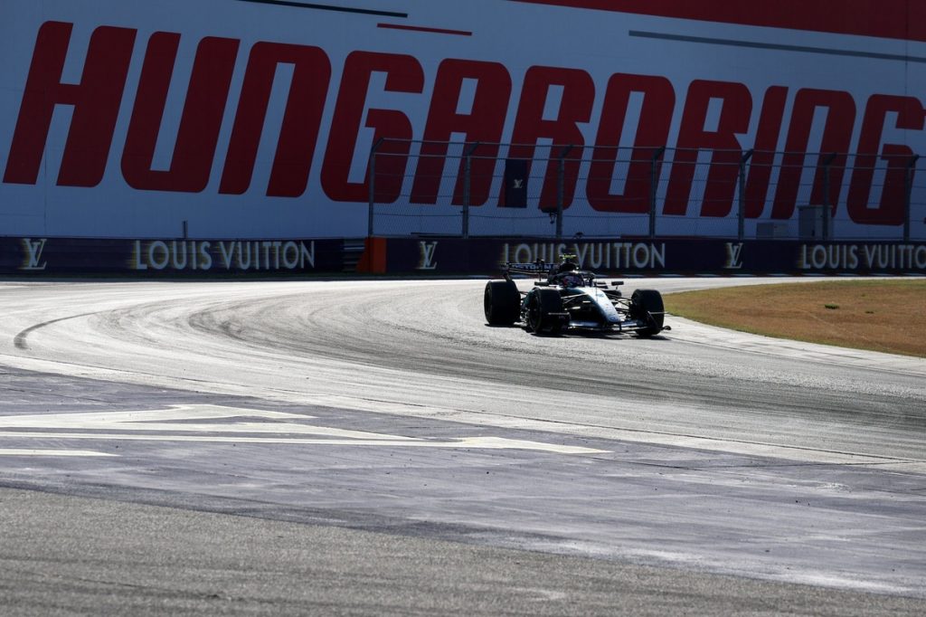 Ремонт траси Hungaroring відбувся вночі після скарг гонщиків на Гран-прі Угорщини