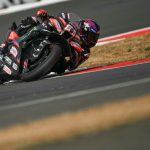 Джорге Мартін очолює трійку Aprilia на British GP MotoGP під час спринту, Марк Маркес зазнає труднощів