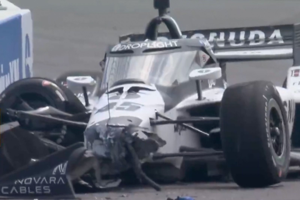 Луї Фостер пропускає шанс на перемогу через аварію на гонці IndyCar у Маркеме