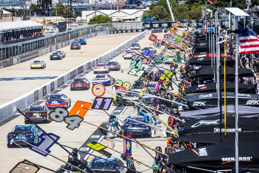 NASCAR змінює правила перерв для скорочення тривалих затримок гонки