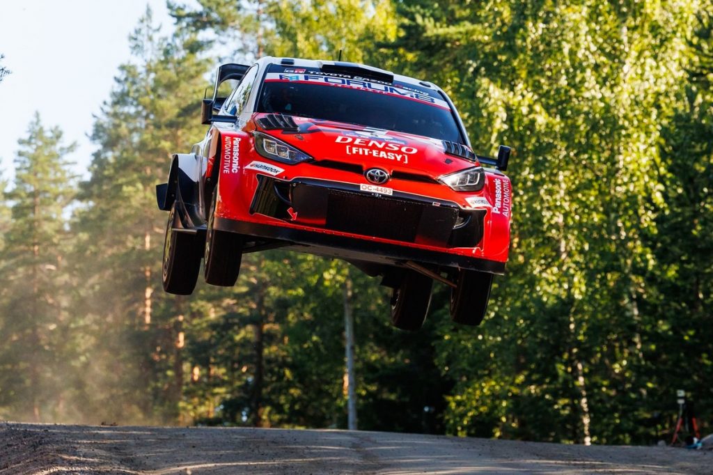 Самі Паярі здобуває підряд перемоги на WRC у Фінляндії