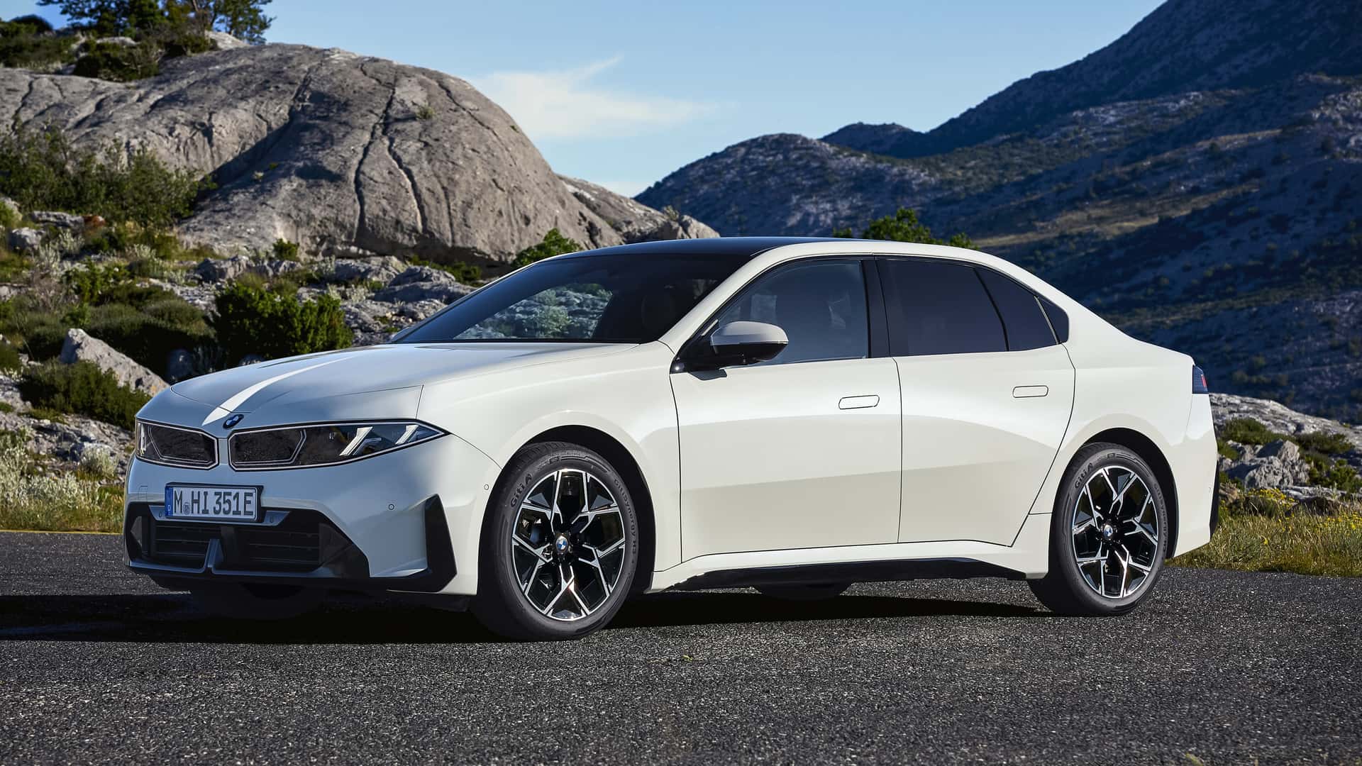 BMW несподівано представляє один з електромобілів з найдовшим запасом ходу в Америці