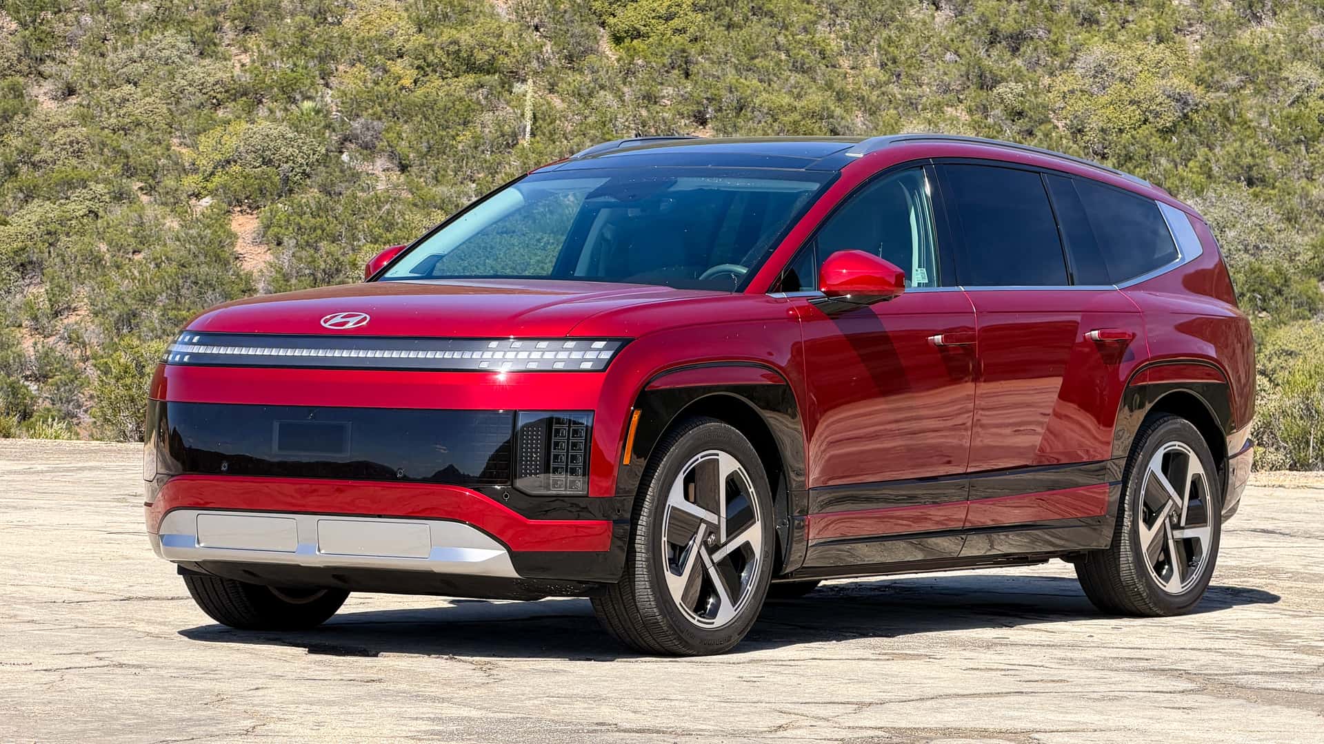 Hyundai відкликає Ioniq 9 через ризик застрягання дітей на задніх сидіннях