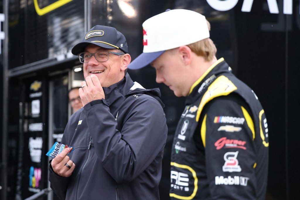 Joe Gibbs Racing вживає заходів проти Spire та Криса Гебгарта