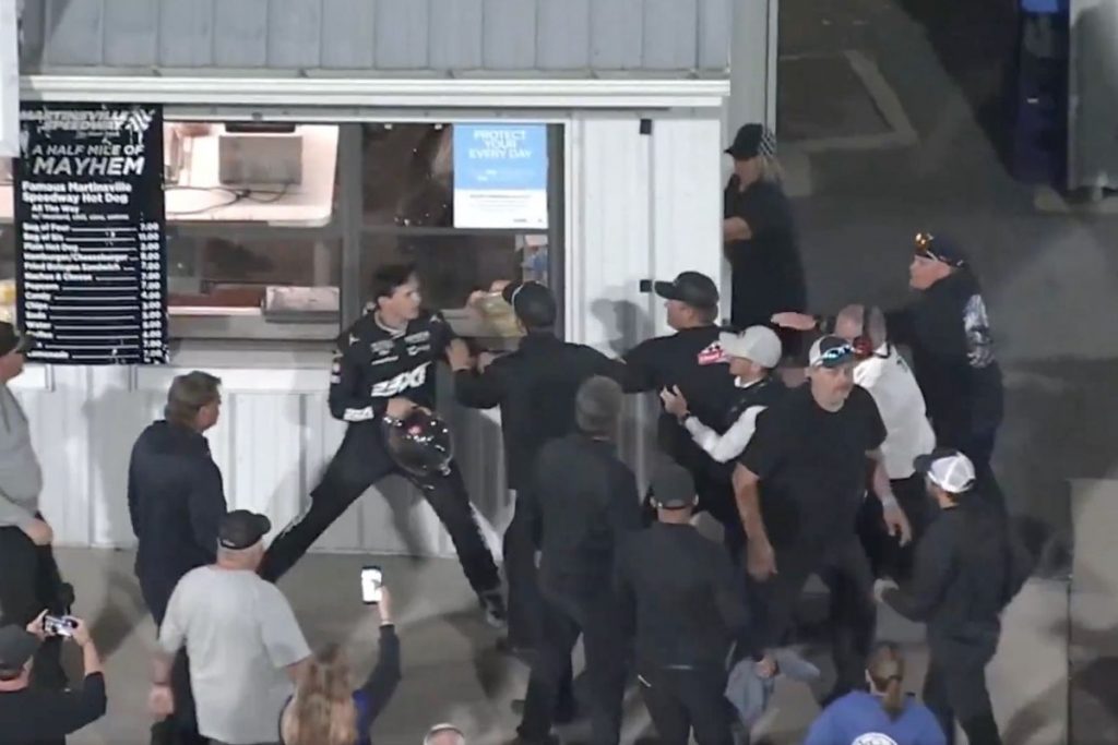 NASCAR призупинив Чада Брайанта та ще одного члена команди через бійку з Корі Хаймом