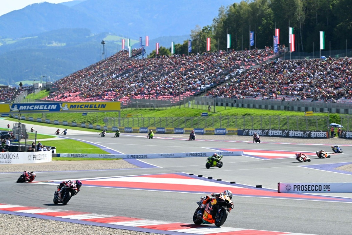 Педро Акоста перемагає в австрійському Гран-прі MotoGP, здобуваючи свою першу перемогу