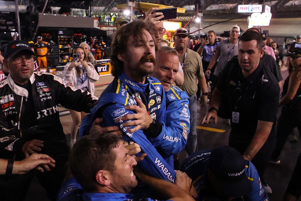 Переможці та програвші після класики NASCAR у Брістолі