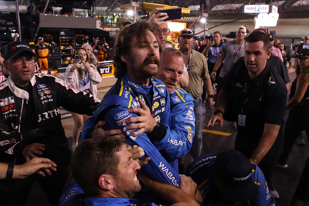 Переможці та програвші після класики NASCAR у Брістолі
