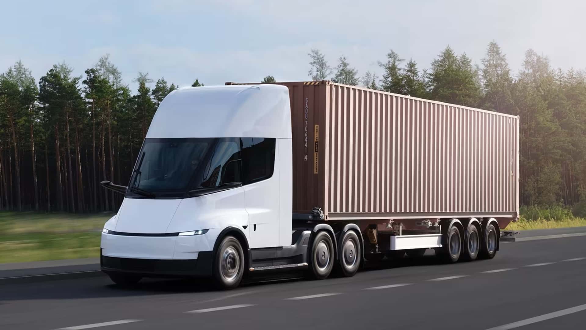 Tesla починає поставки Semi на тлі зростання цін на дизель