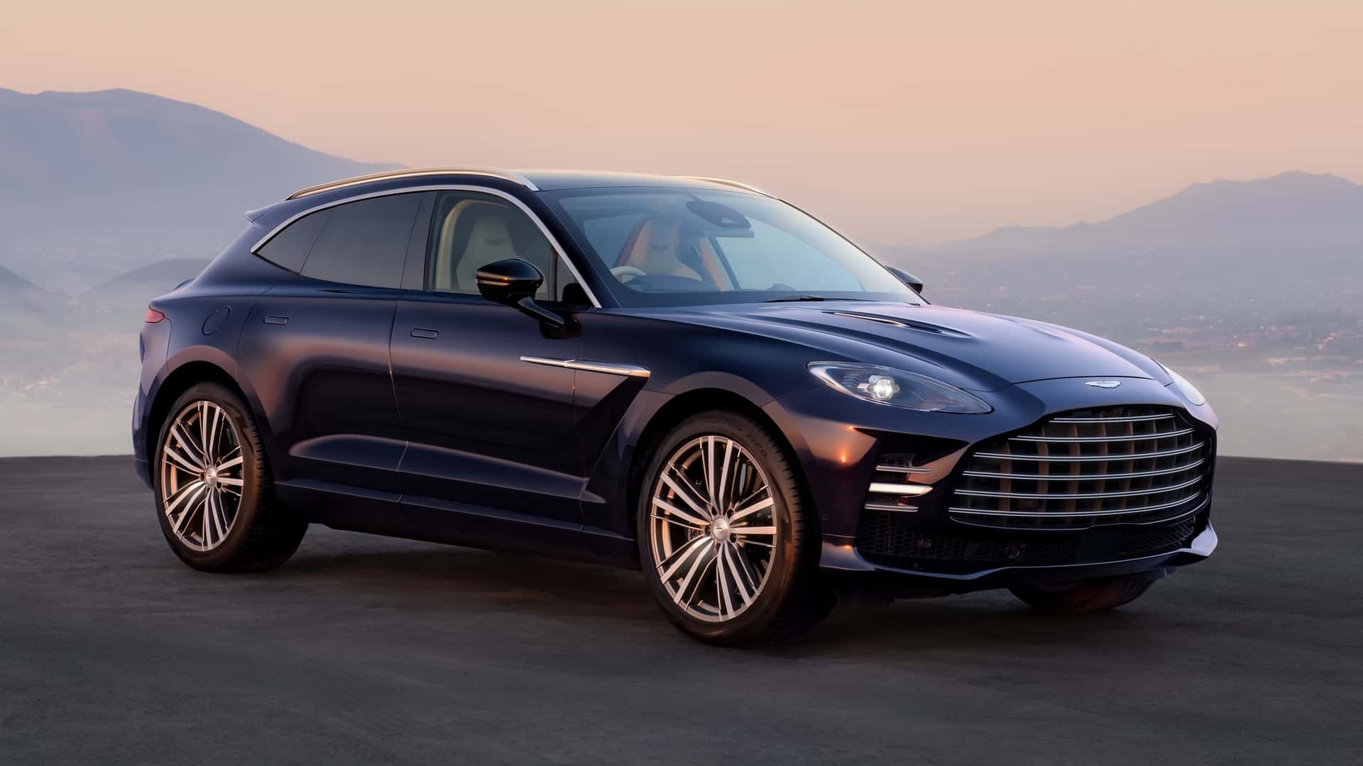 Нова сторона Aston Martin DBX: поєднання елегантності та потужності
