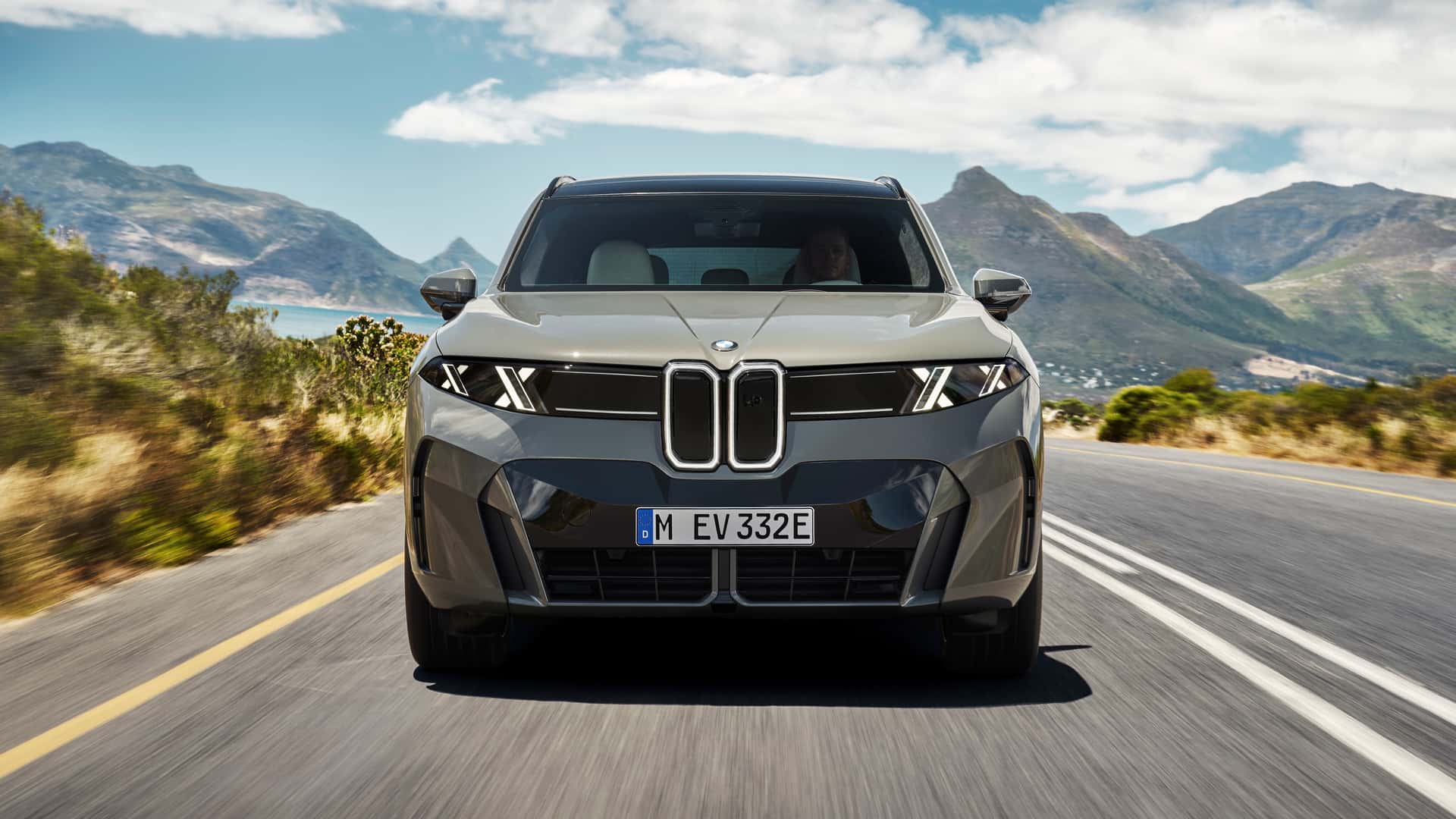 BMW iX5 Оновлюється Перед Дебютом у США