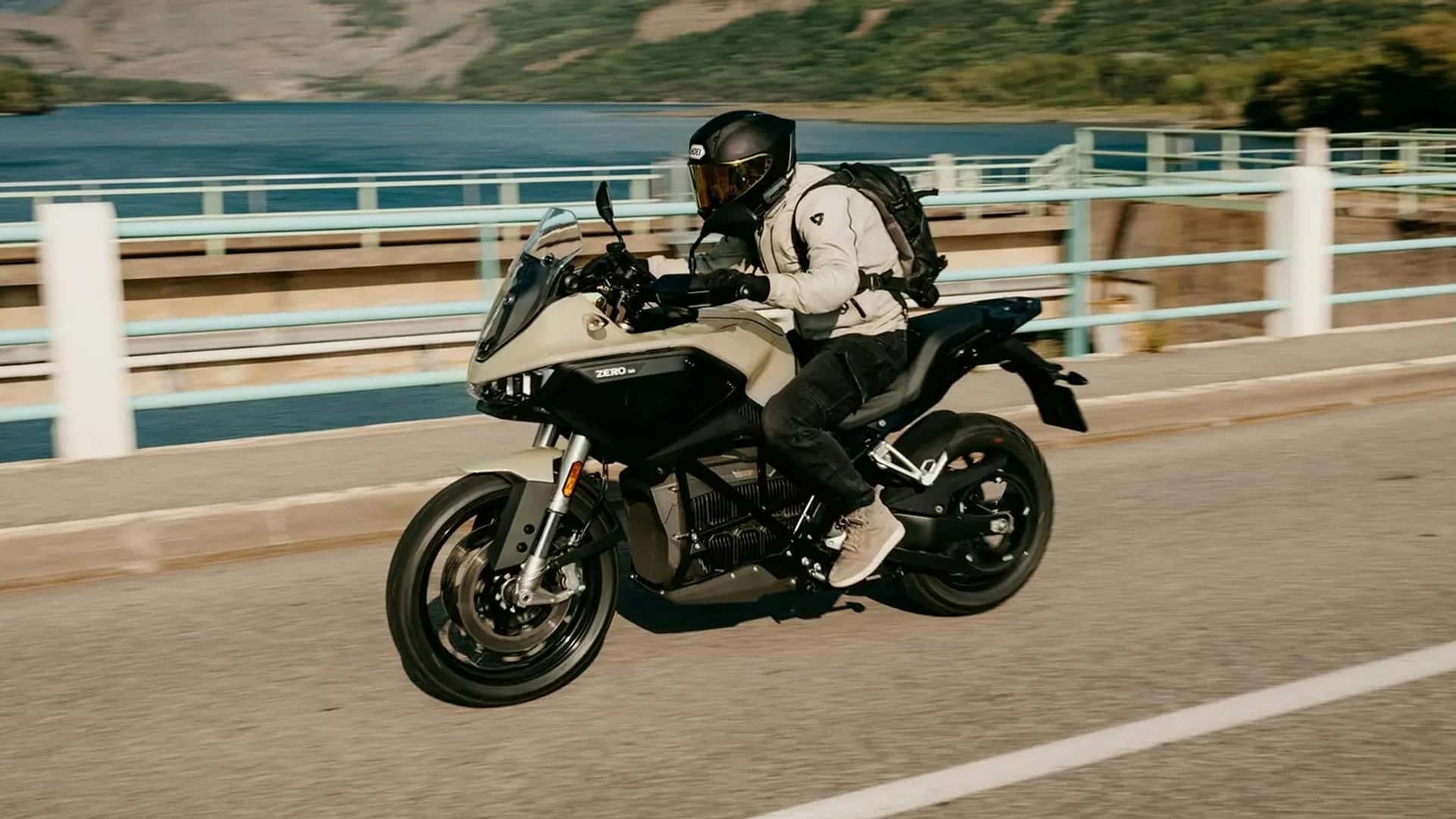 Electric Motorcycle Breaks 271-Mile Range Record