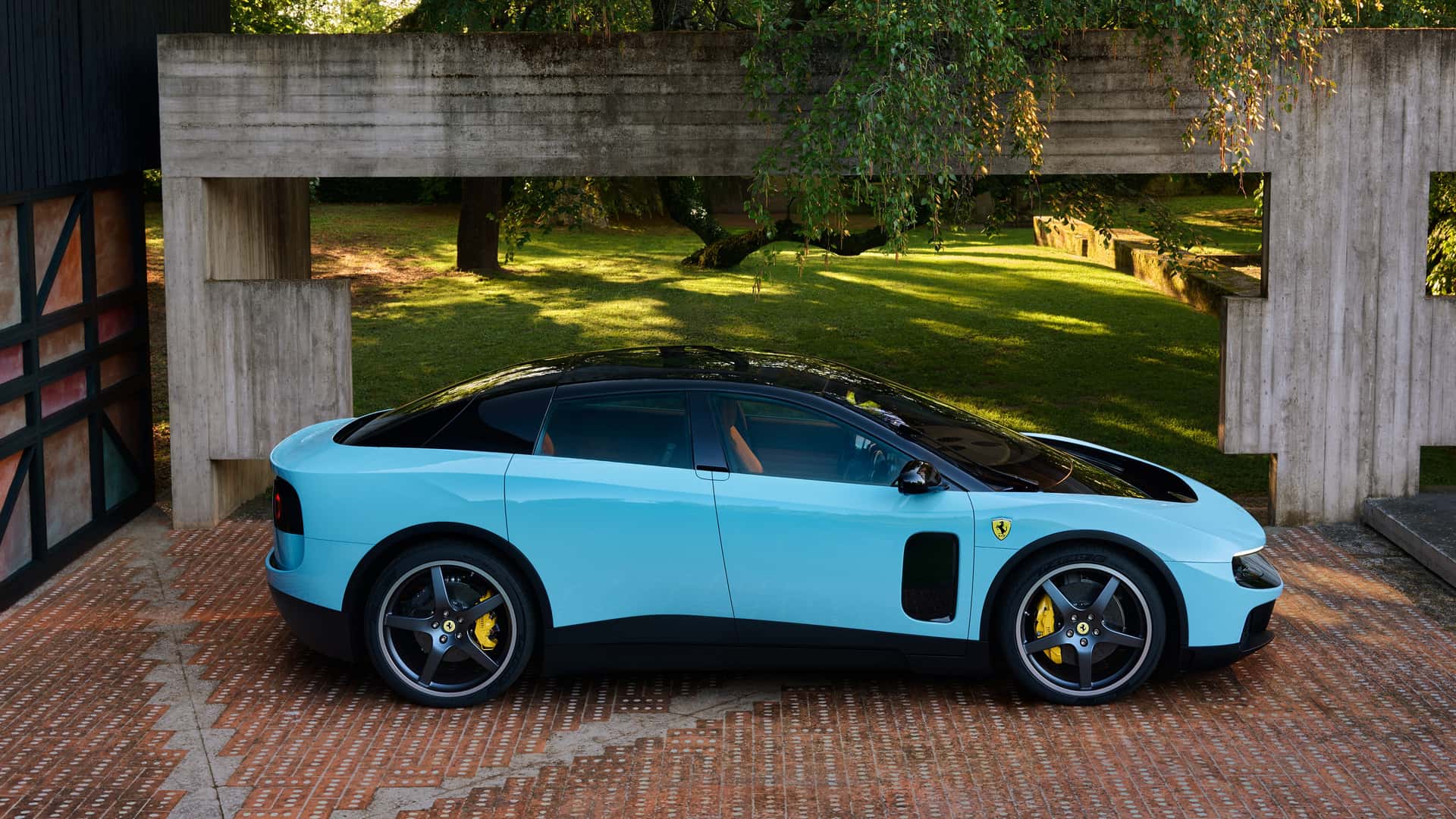 Ціна на Ferrari Luce офіційно стартує з $560,800