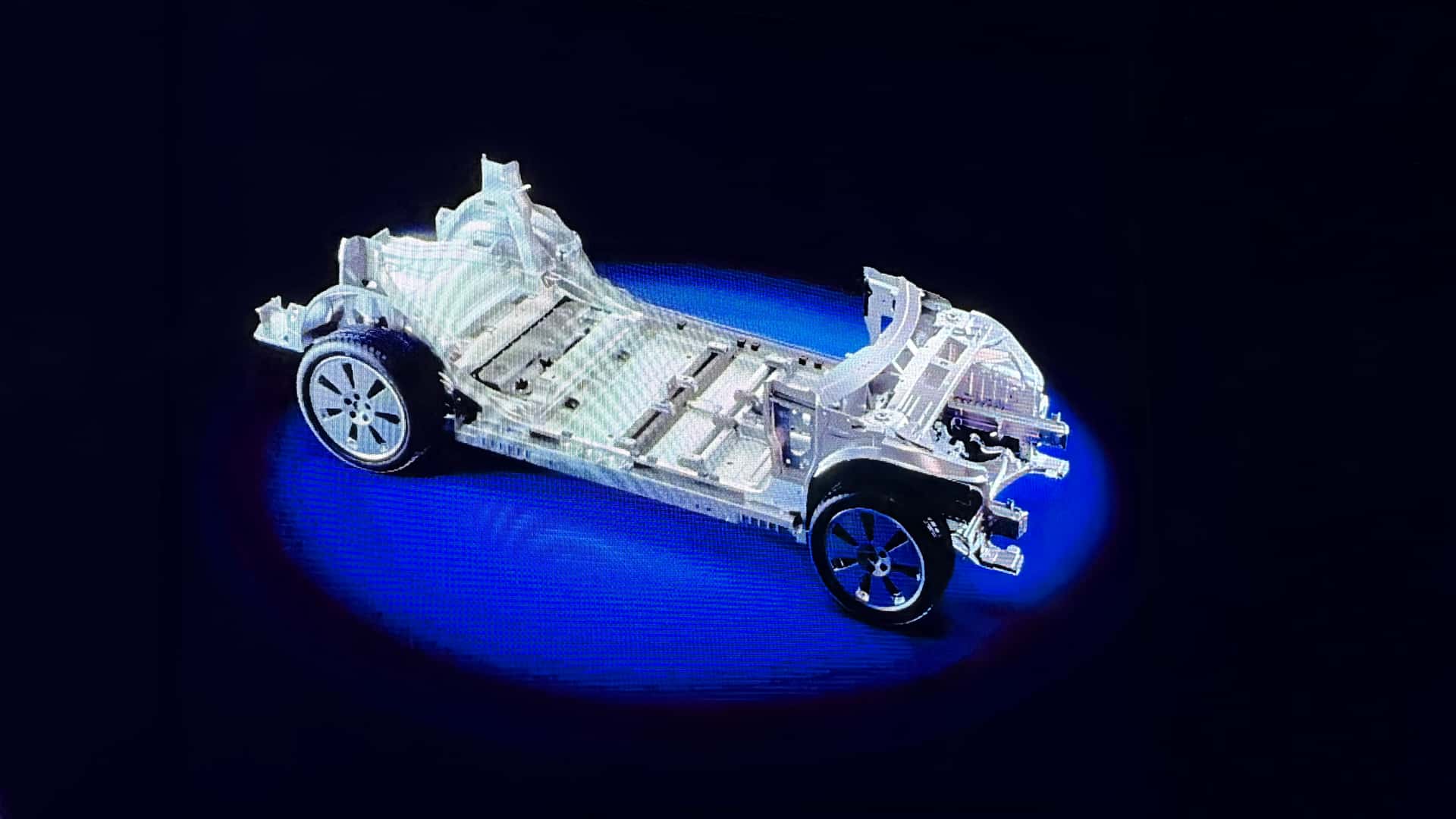 Новітня платформа EV від GM зменшила кількість проводів на 30% та батарею на 20%