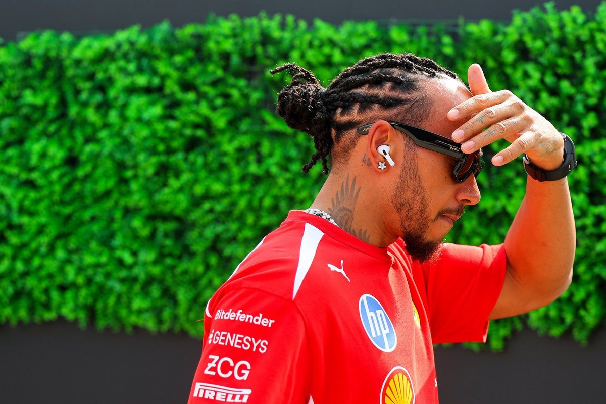 Льюіс Хемілтон ставить під сумнів структуру Ferrari на тлі підтримки Фреда Васюра