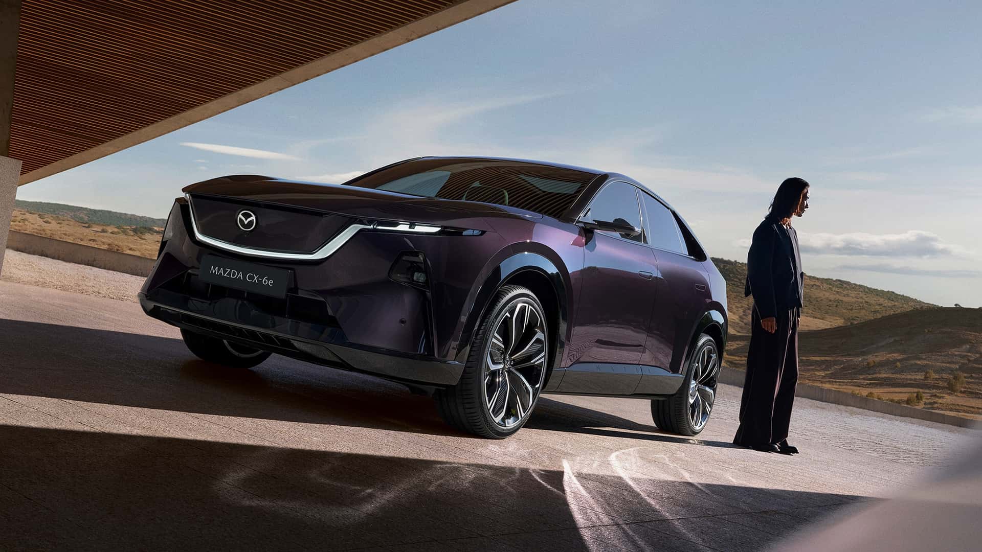 Mazda представляє новий електричний кросовер, який може спілкуватися з пішоходами, використовуючи навіть нецензурні слова
