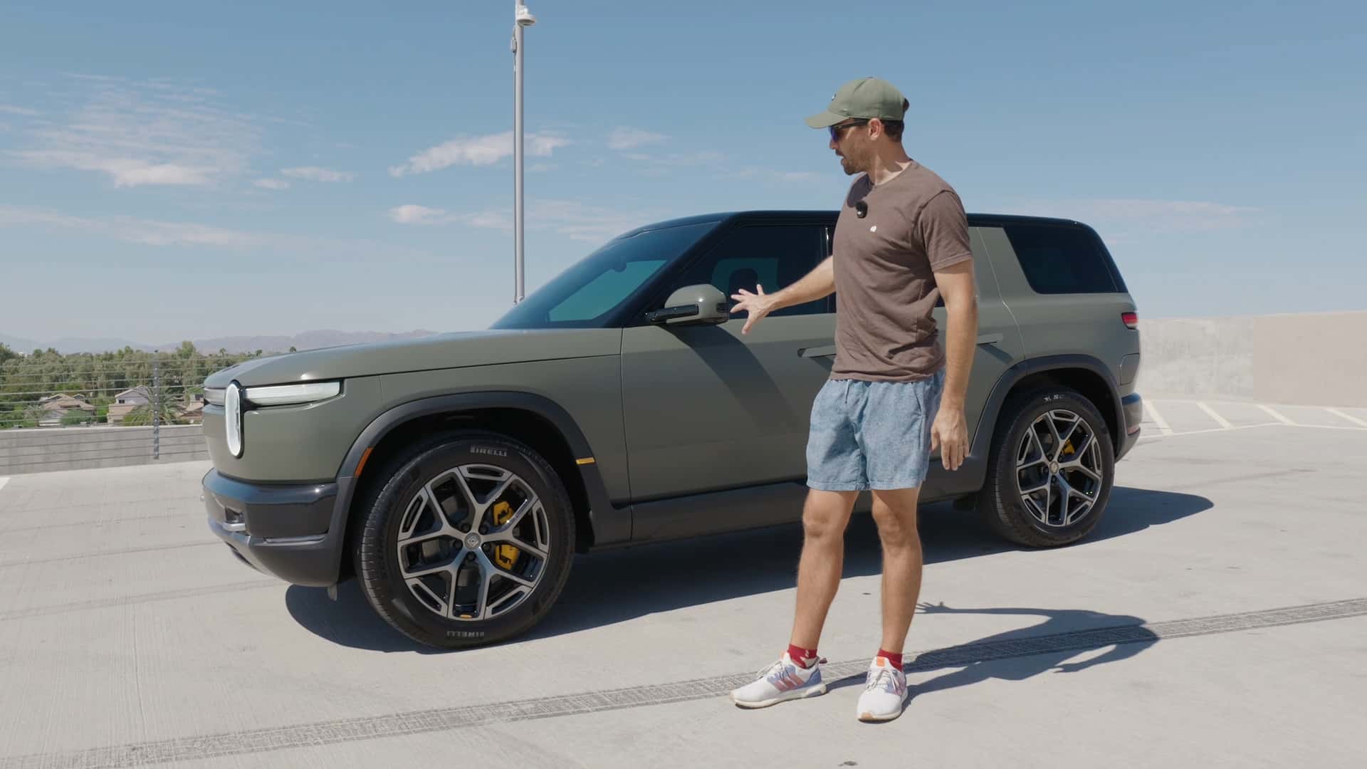 Досвід власника Rivian R2: плюси та мінуси за 2 місяці