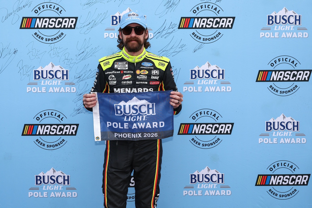Ryan Blaney на поул-позиції, Kyle Larson має проблеми в стартовому складі NASCAR Cup у Феніксі